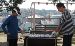 焼き芋　焼く