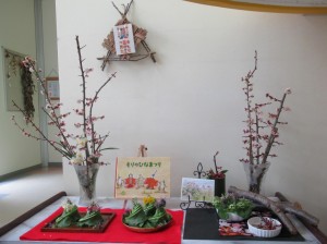 玄関　草のお雛様